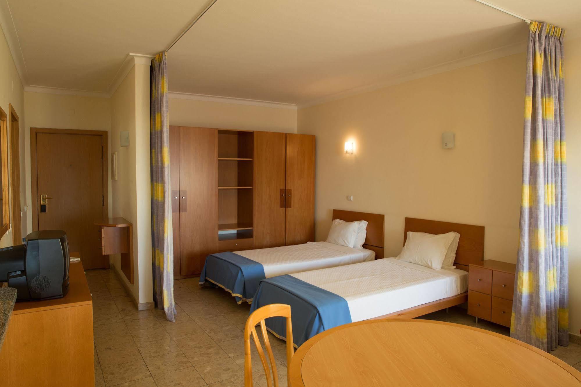 برايا دا روشا Clube Praia Mar Apartamentos Turisticos المظهر الخارجي الصورة